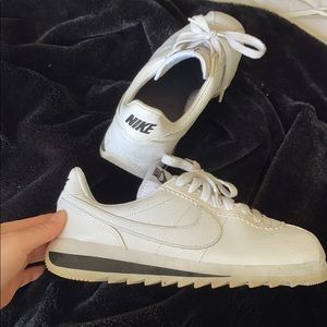 White nike Cortez